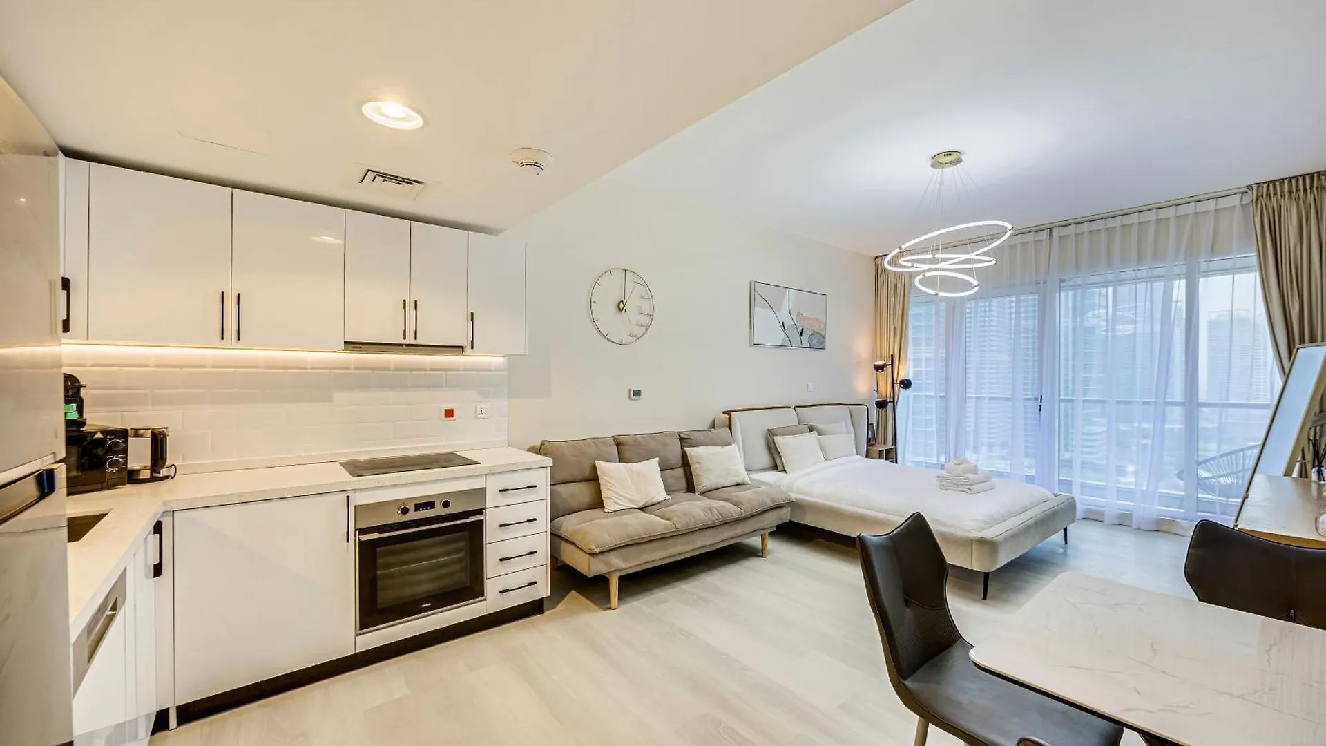 Cozy Studio In Arch Tower Jlt 두바이