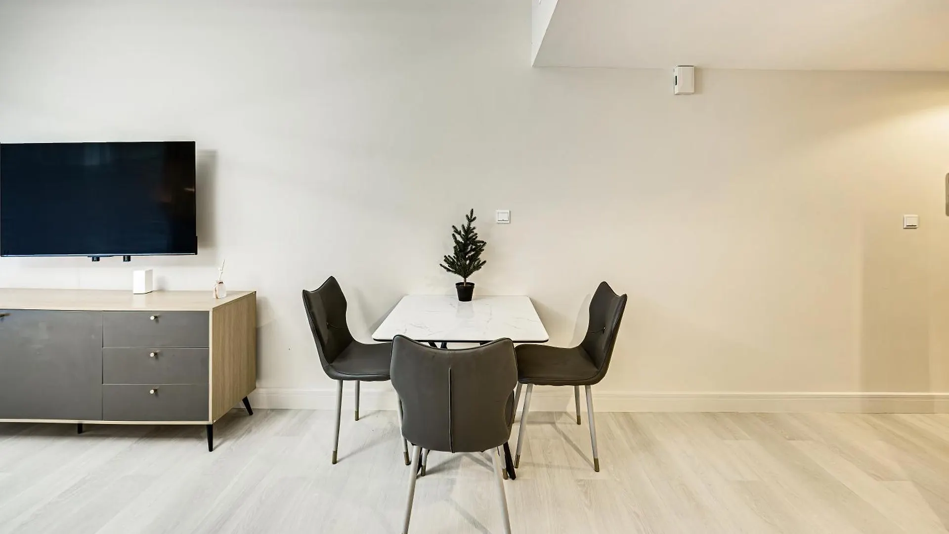 Cozy Studio In Arch Tower Jlt 두바이 아파트
