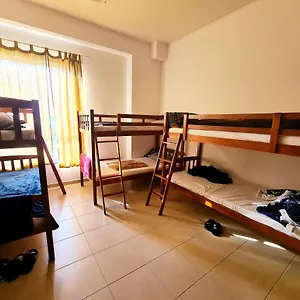 Dxb Backpackers Хостел